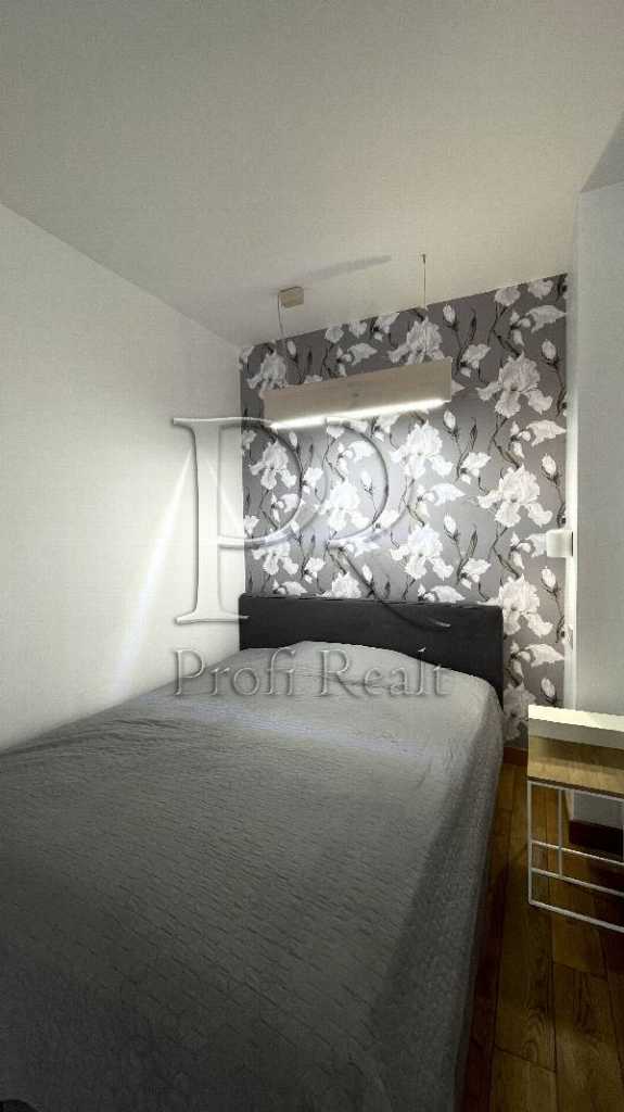 Продажа 3-комнатной квартиры 90 м², Метрологическая ул., 109