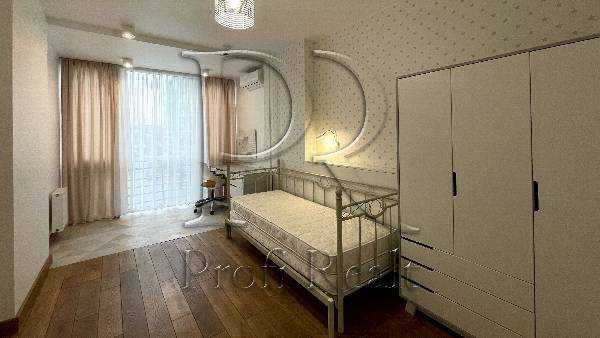 Продажа 3-комнатной квартиры 90 м², Метрологическая ул., 109