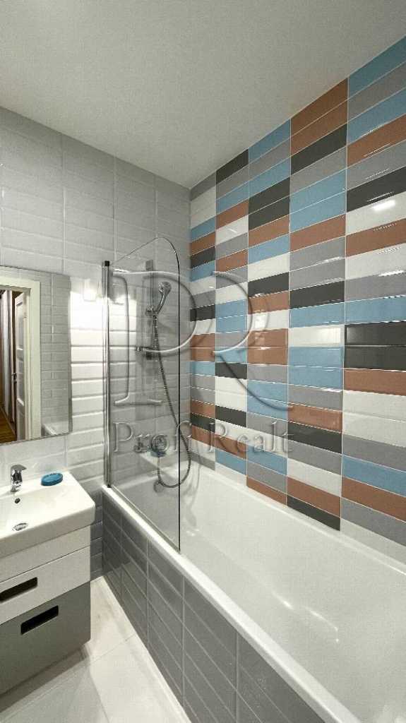 Продажа 3-комнатной квартиры 90 м², Метрологическая ул., 109