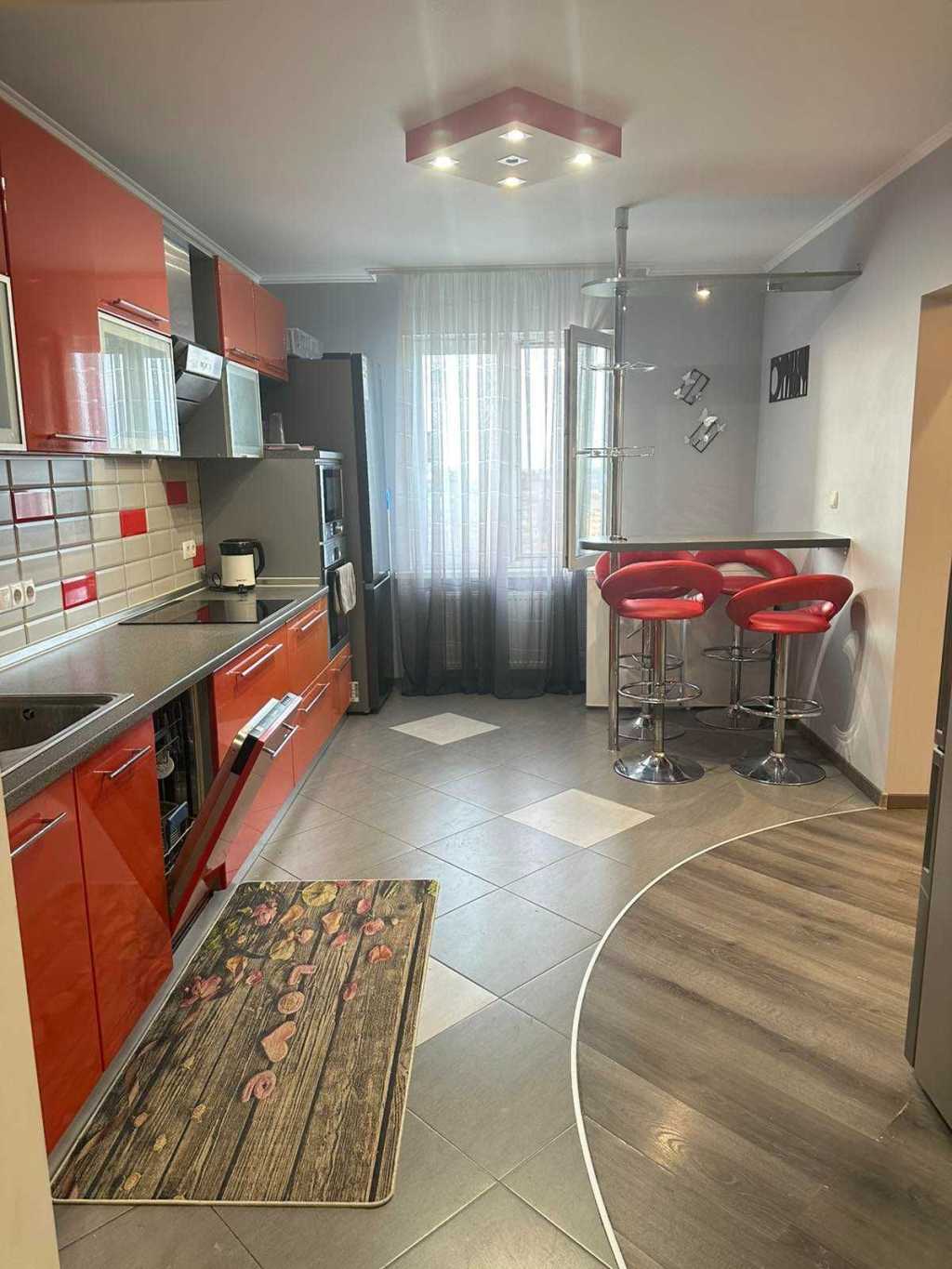 Аренда 2-комнатной квартиры 98 м², Европейская пл., Союза, 31а