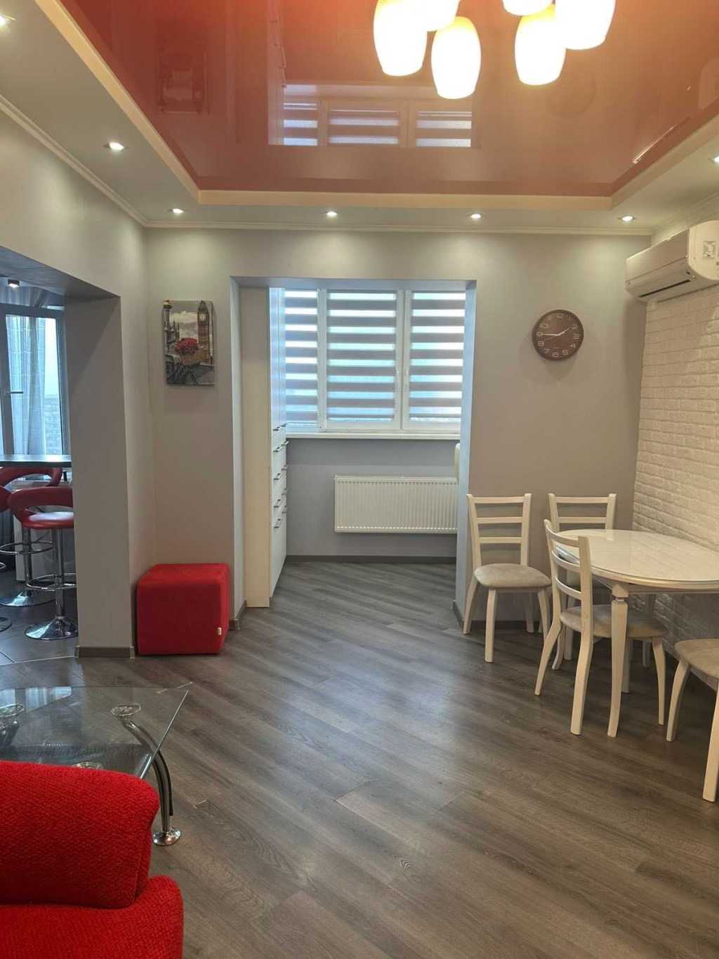 Аренда 2-комнатной квартиры 98 м², Европейская пл., Союза, 31а