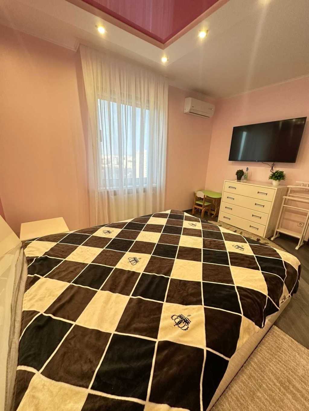 Аренда 2-комнатной квартиры 98 м², Европейская пл., Союза, 31а