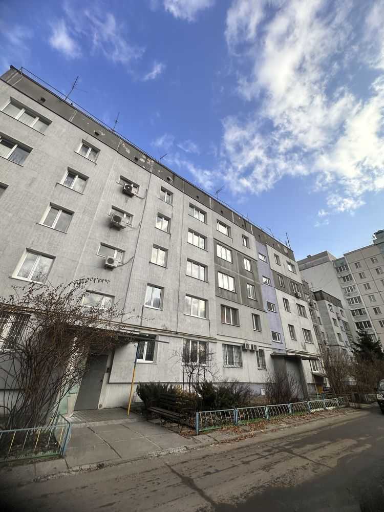 Продаж 4-кімнатної квартири 77 м², Новопрорізна вул.