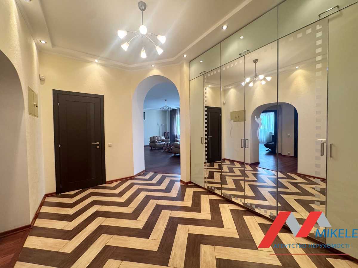 Продажа 4-комнатной квартиры 147 м², Вячеслава Черновола ул., 25