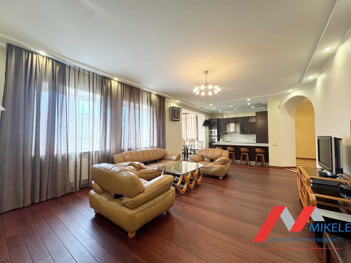 Продажа 4-комнатной квартиры 147 м², Вячеслава Черновола ул., 25