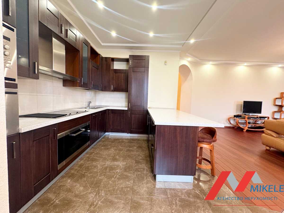 Продажа 4-комнатной квартиры 147 м², Вячеслава Черновола ул., 25