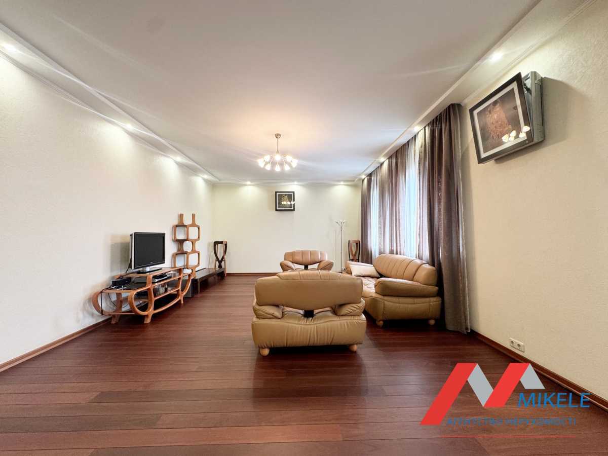 Продажа 4-комнатной квартиры 147 м², Вячеслава Черновола ул., 25