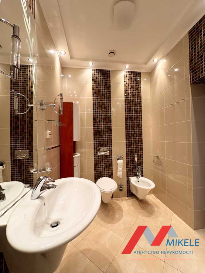 Продажа 4-комнатной квартиры 147 м², Вячеслава Черновола ул., 25