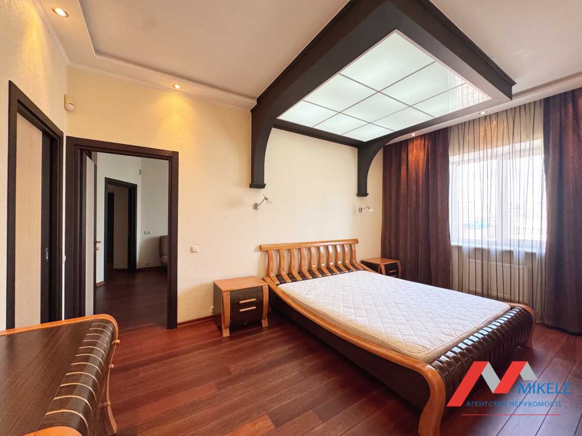 Продажа 4-комнатной квартиры 147 м², Вячеслава Черновола ул., 25