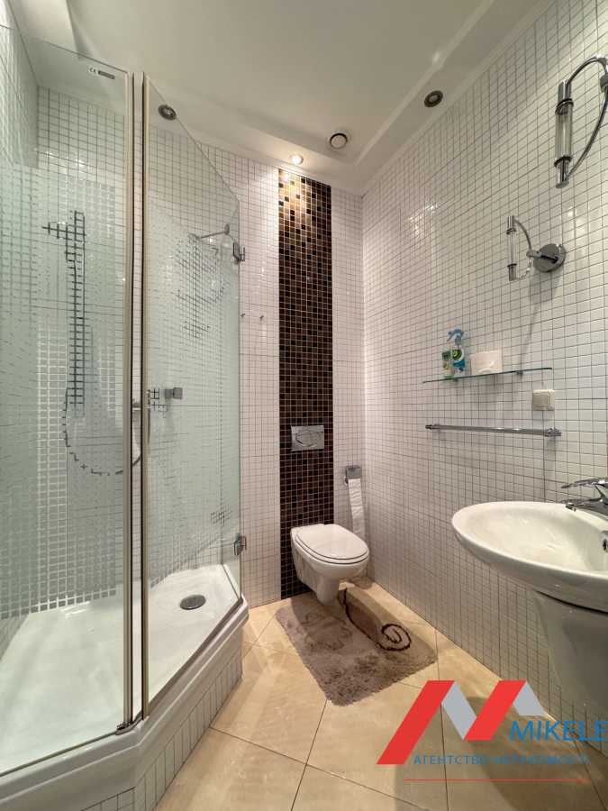 Продажа 4-комнатной квартиры 147 м², Вячеслава Черновола ул., 25