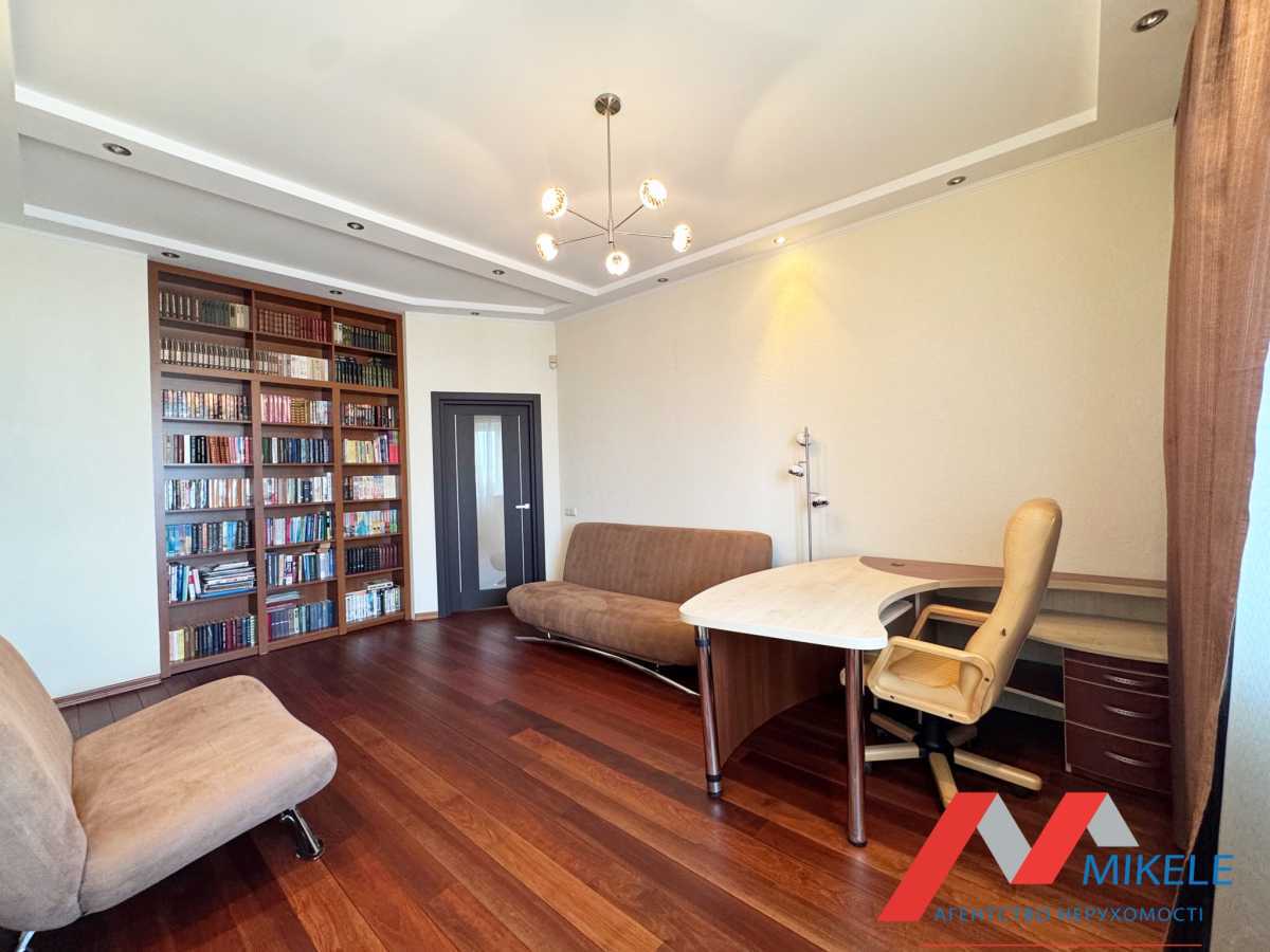 Продажа 4-комнатной квартиры 147 м², Вячеслава Черновола ул., 25