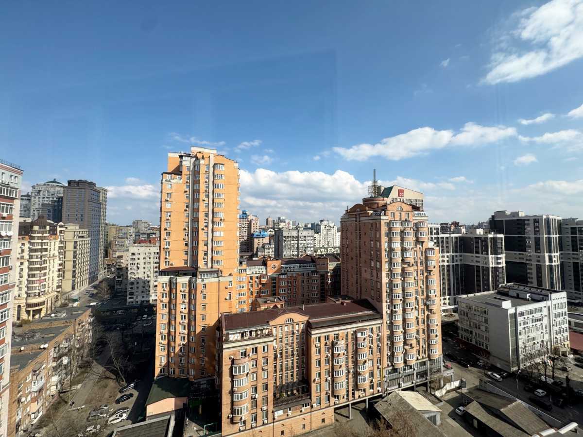 Продажа 4-комнатной квартиры 147 м², Вячеслава Черновола ул., 25