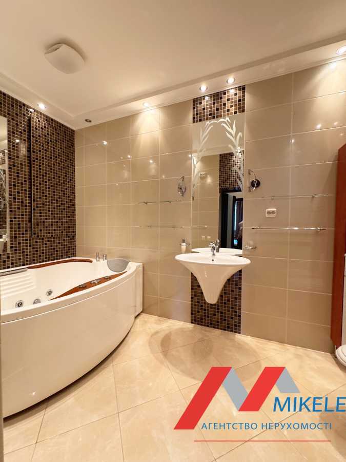 Продажа 4-комнатной квартиры 147 м², Вячеслава Черновола ул., 25