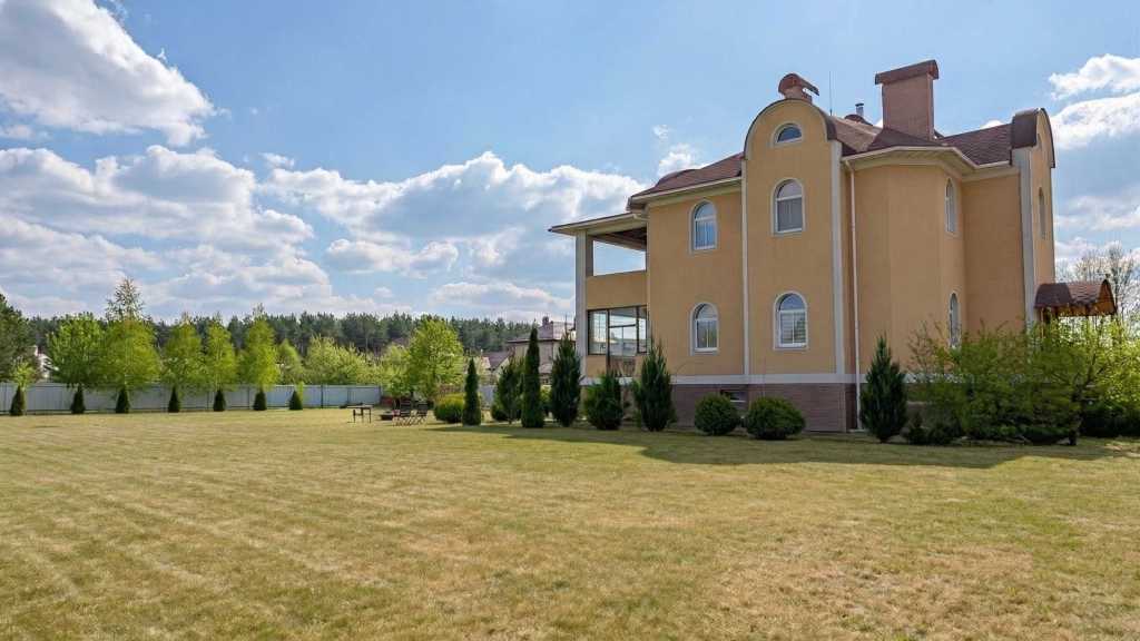 Продажа дома 390 м², Лісна