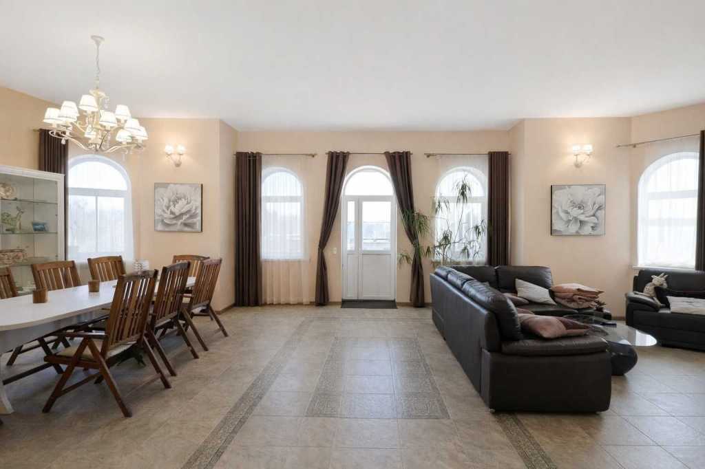 Продажа дома 390 м², Лісна