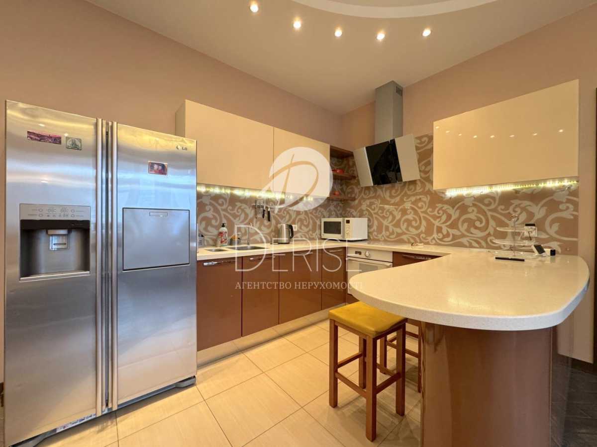 Продажа 2-комнатной квартиры 90 м², Старонаводницкая ул., 6Б