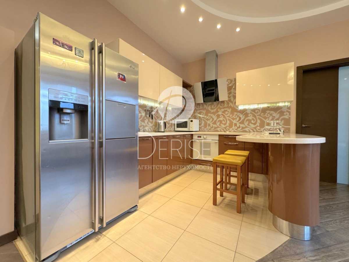 Продажа 2-комнатной квартиры 90 м², Старонаводницкая ул., 6Б