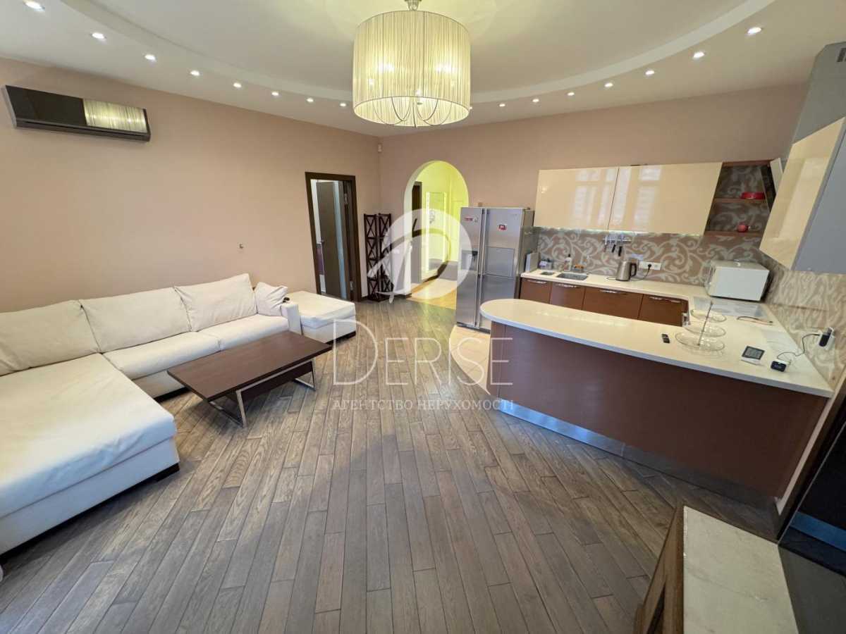 Продажа 2-комнатной квартиры 90 м², Старонаводницкая ул., 6Б