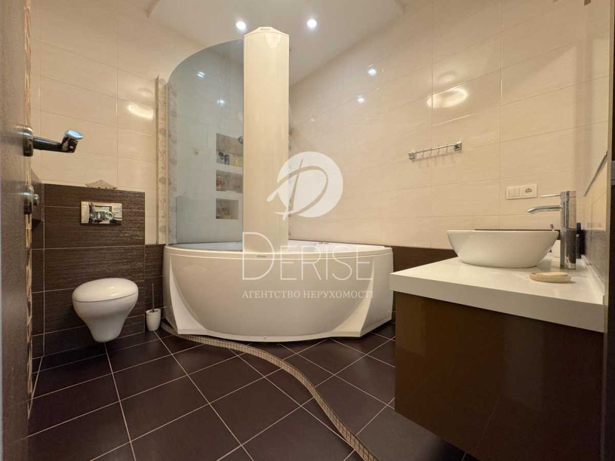 Продажа 2-комнатной квартиры 90 м², Старонаводницкая ул., 6Б