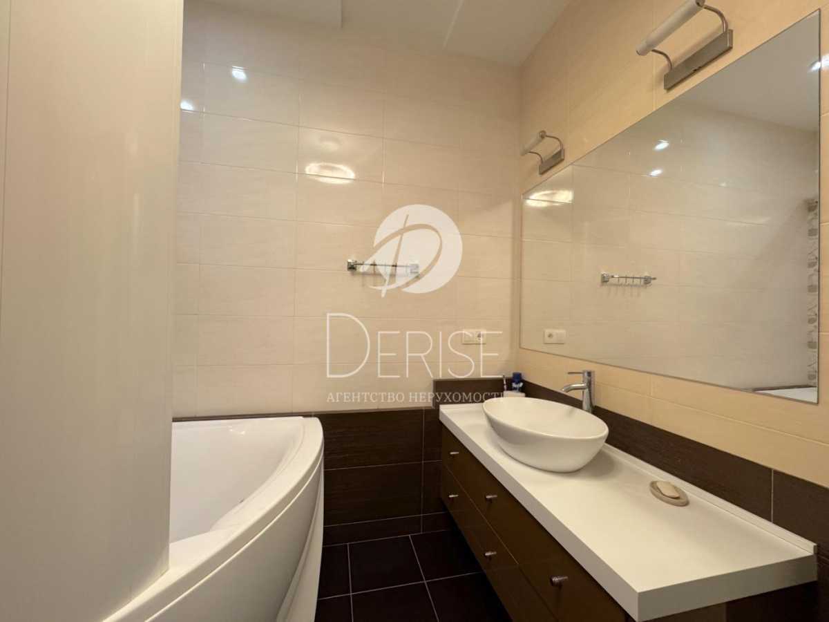 Продажа 2-комнатной квартиры 90 м², Старонаводницкая ул., 6Б