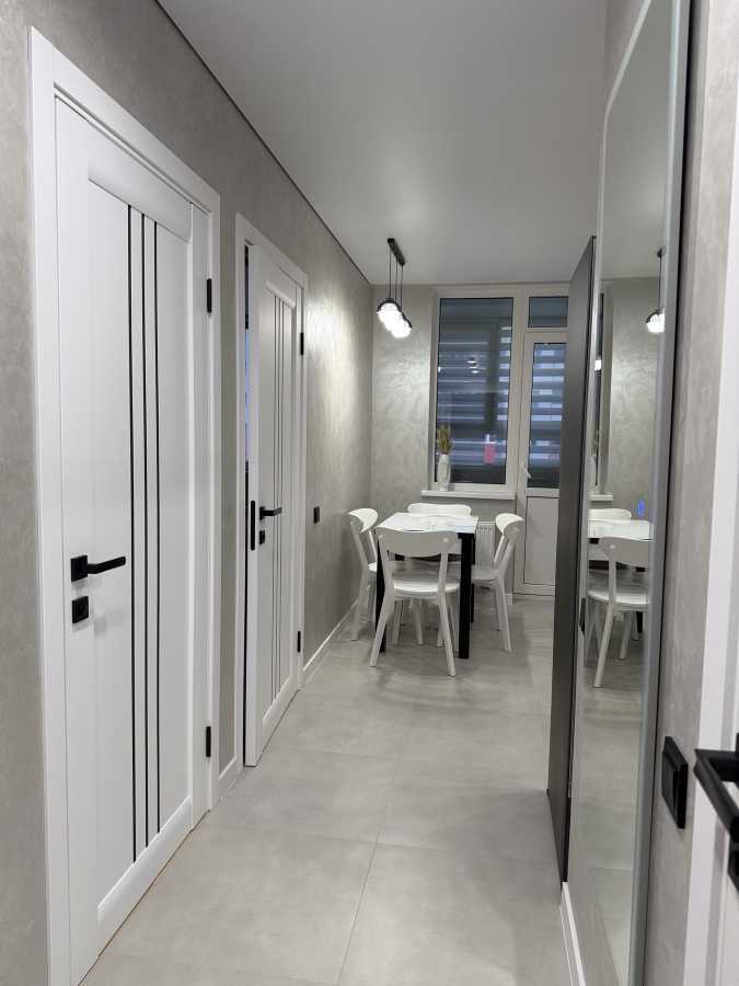 Продаж 2-кімнатної квартири 46 м², Симоненко вул., 107