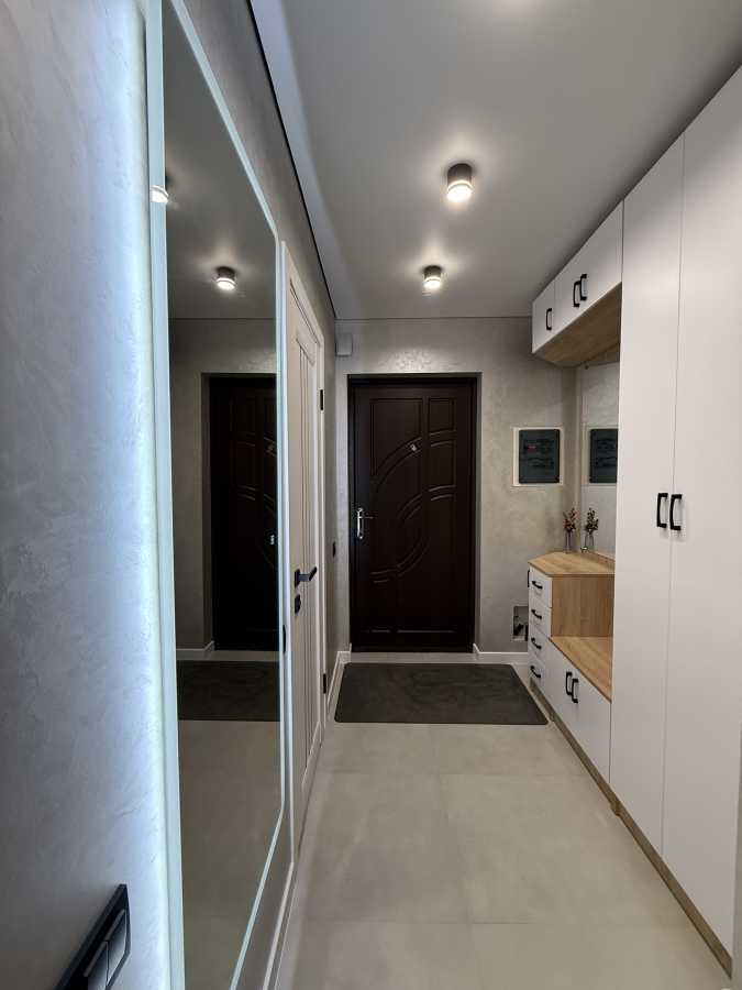 Продаж 2-кімнатної квартири 46 м², Симоненко вул., 107