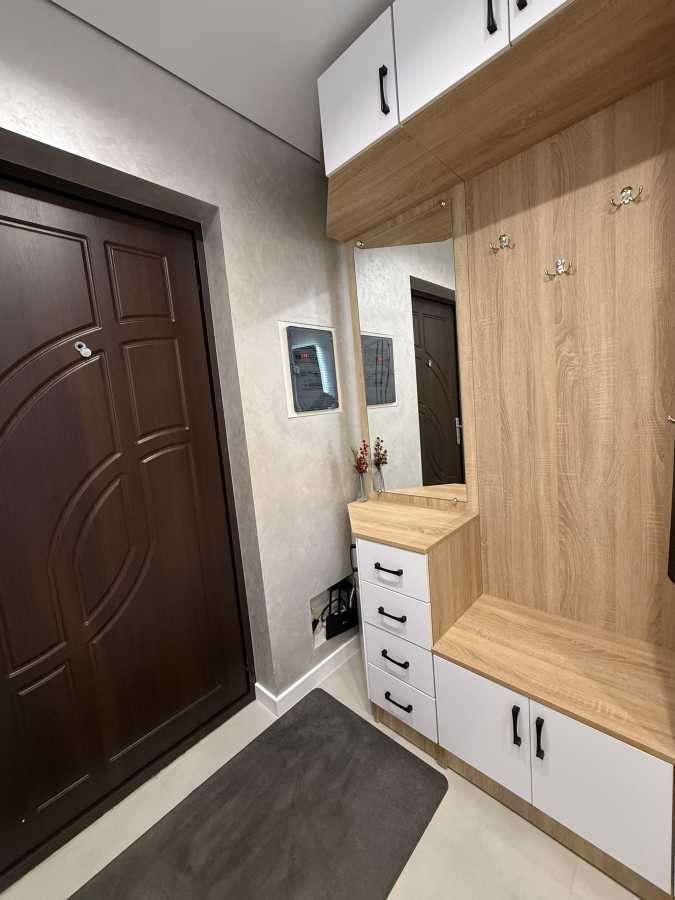 Продаж 2-кімнатної квартири 46 м², Симоненко вул., 107