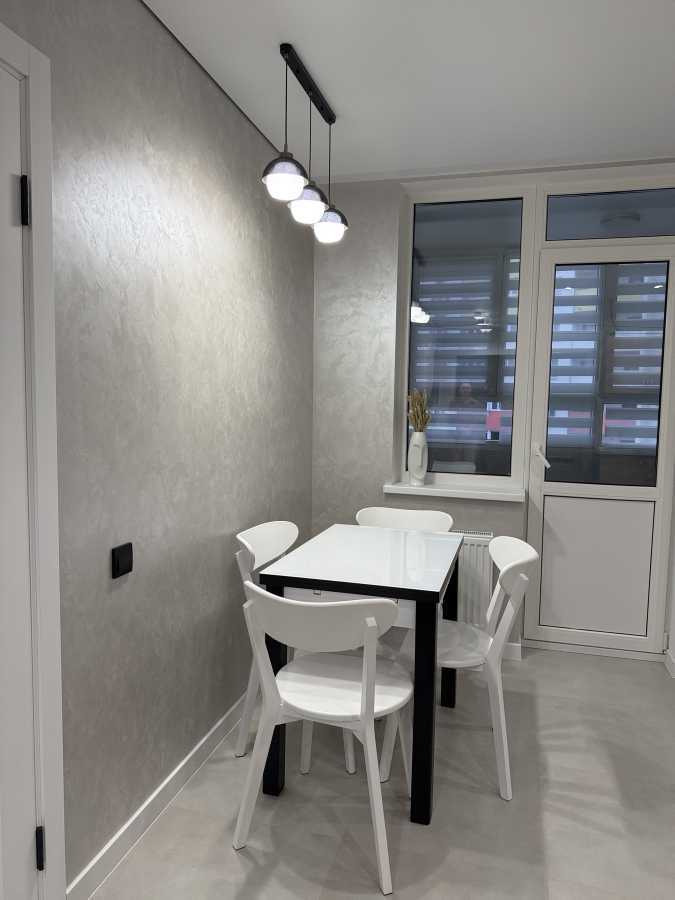 Продаж 2-кімнатної квартири 46 м², Симоненко вул., 107