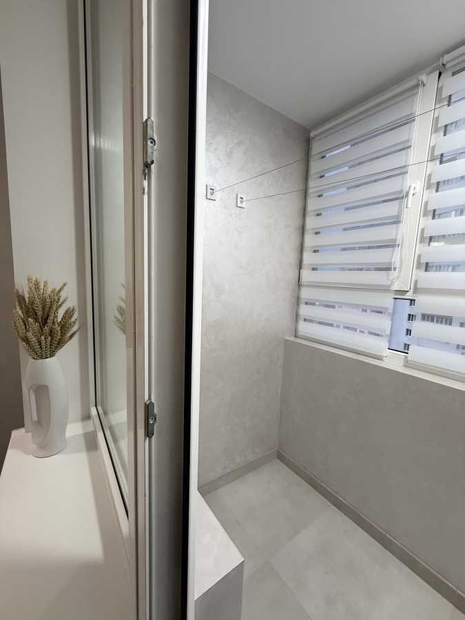 Продаж 2-кімнатної квартири 46 м², Симоненко вул., 107