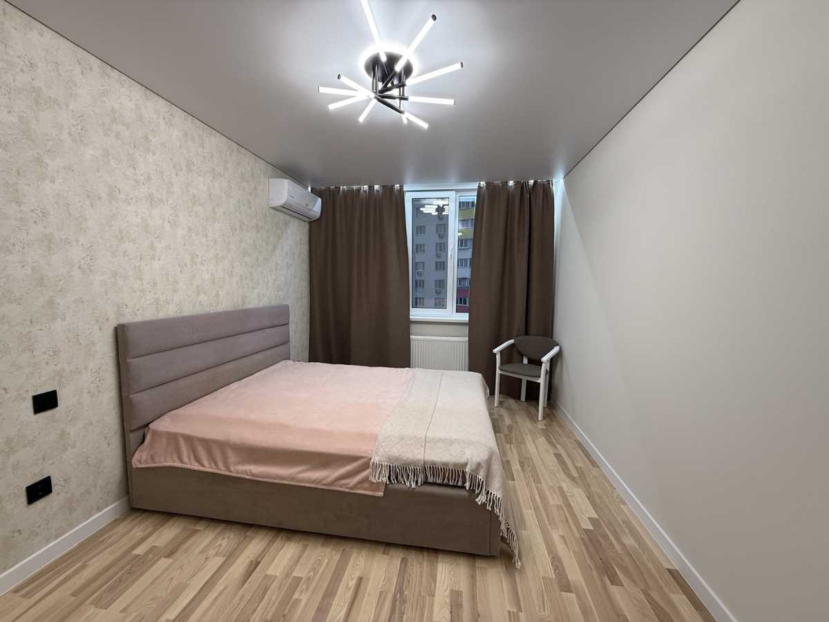 Продаж 2-кімнатної квартири 46 м², Симоненко вул., 107