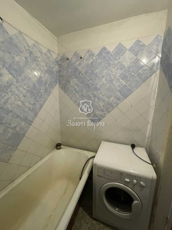 Продаж 3-кімнатної квартири 67.7 м², Миру, 28