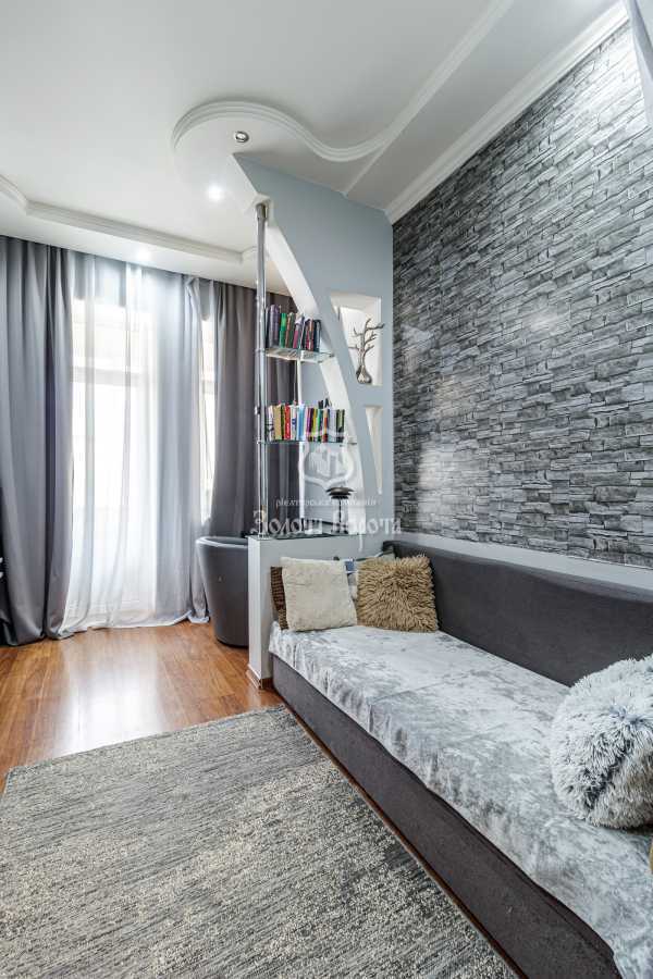 Продажа 2-комнатной квартиры 36.2 м², Владимира Антоновича ул., 12