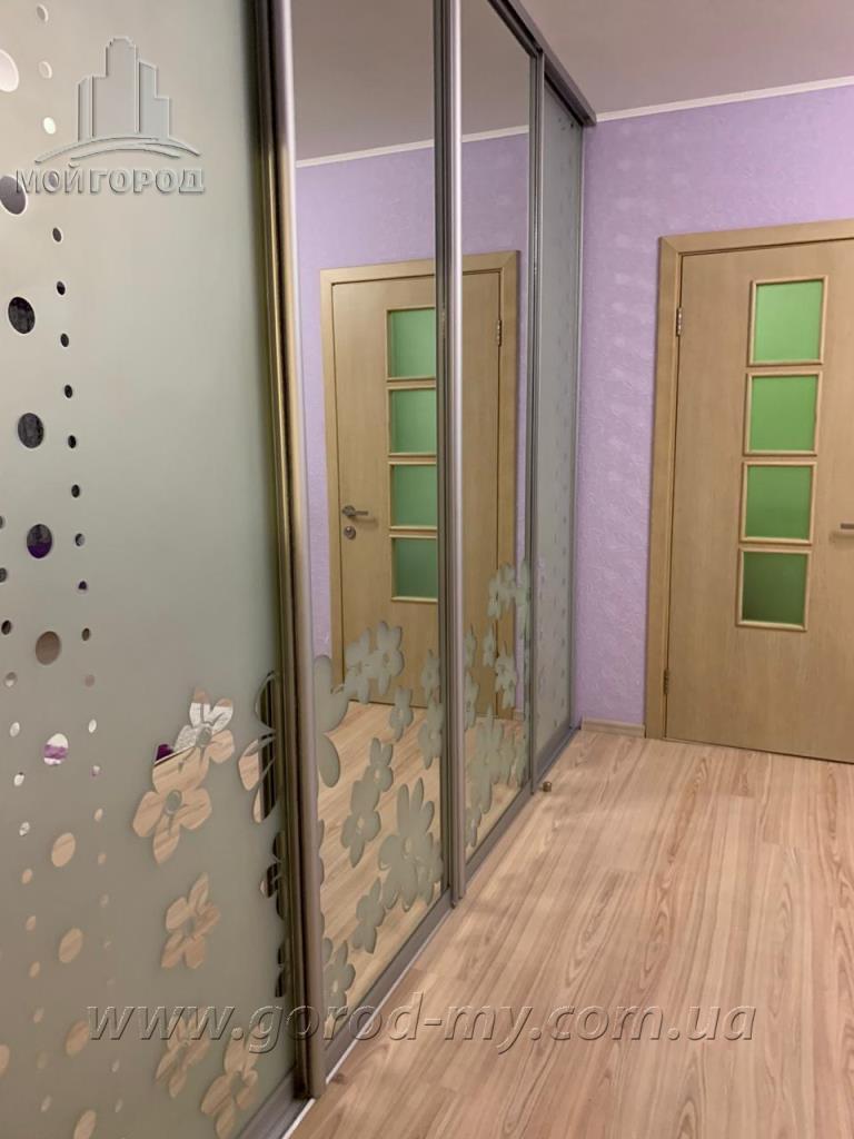 Продажа 4-комнатной квартиры 140 м², Казакова ул.