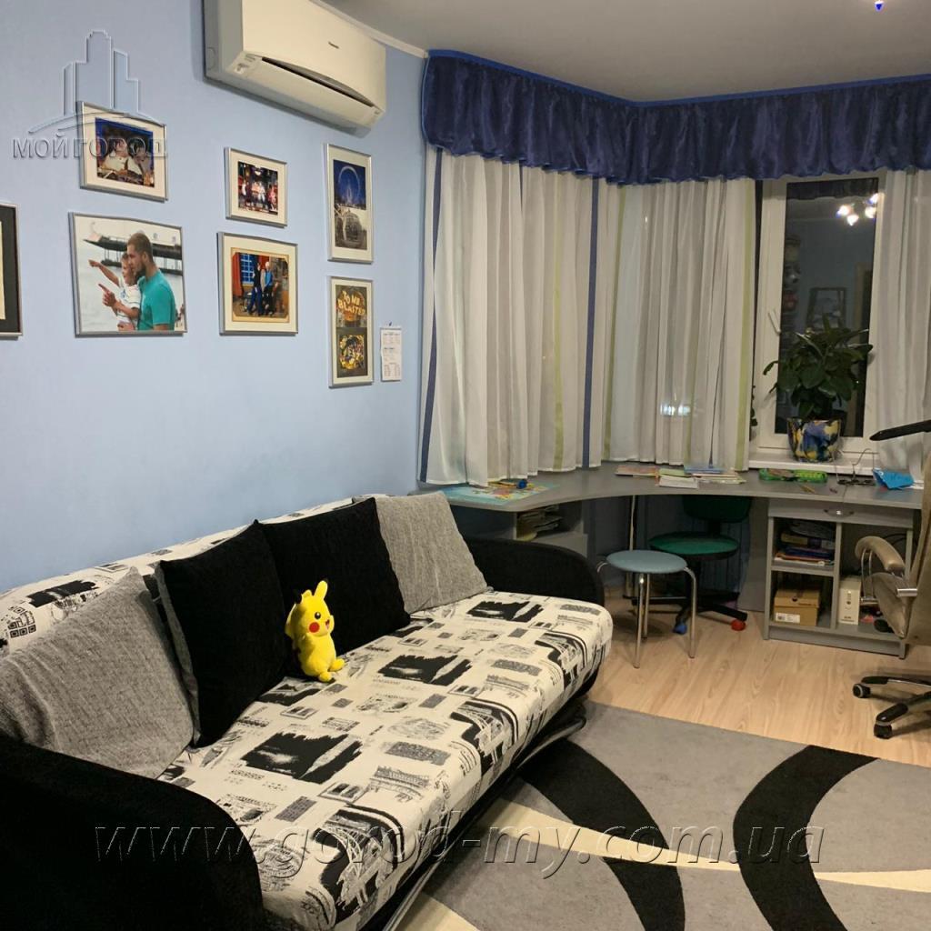 Продажа 4-комнатной квартиры 140 м², Казакова ул.