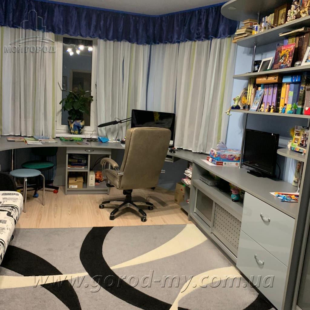 Продажа 4-комнатной квартиры 140 м², Казакова ул.