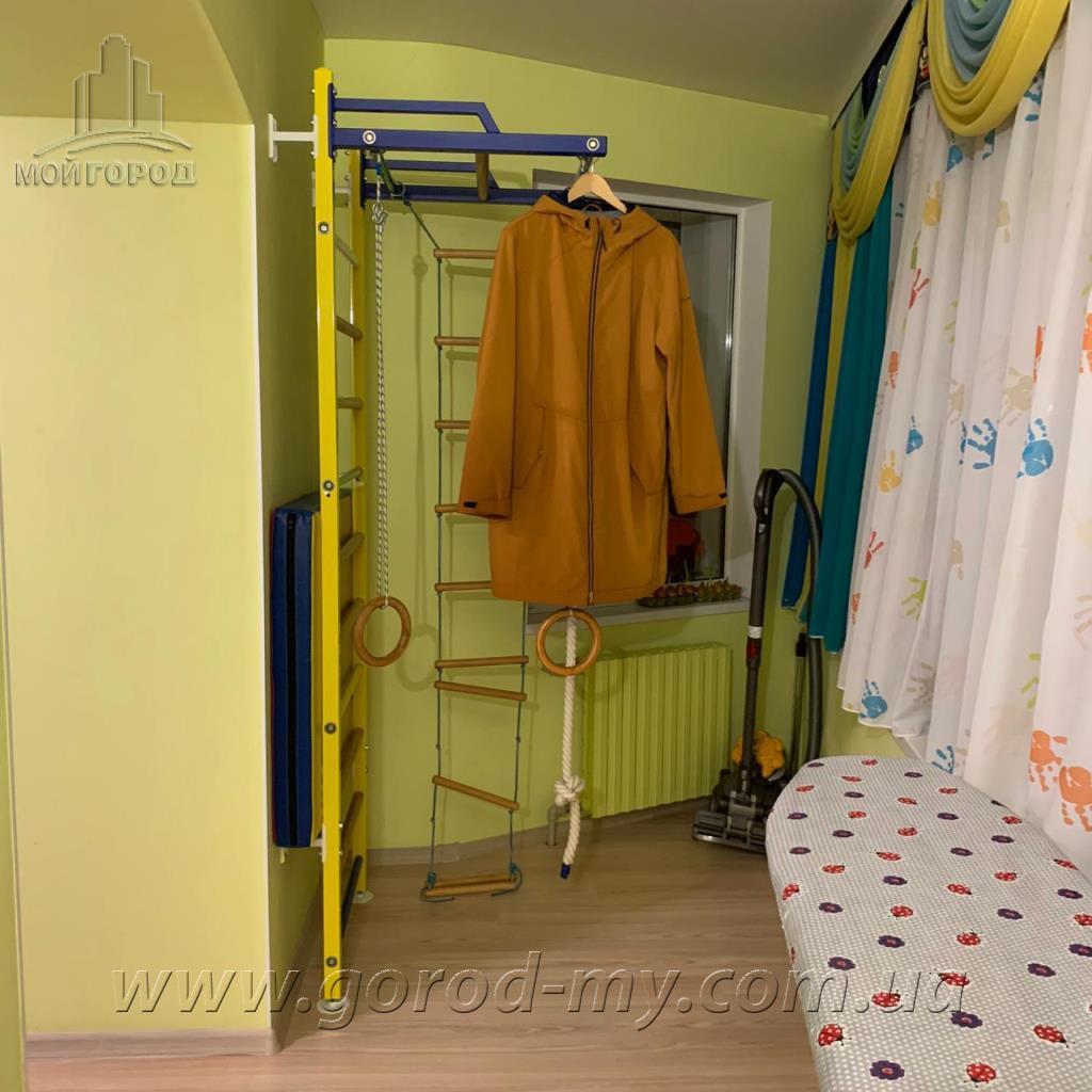 Продажа 4-комнатной квартиры 140 м², Казакова ул.