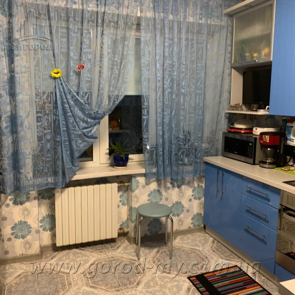 Продажа 4-комнатной квартиры 140 м², Казакова ул.