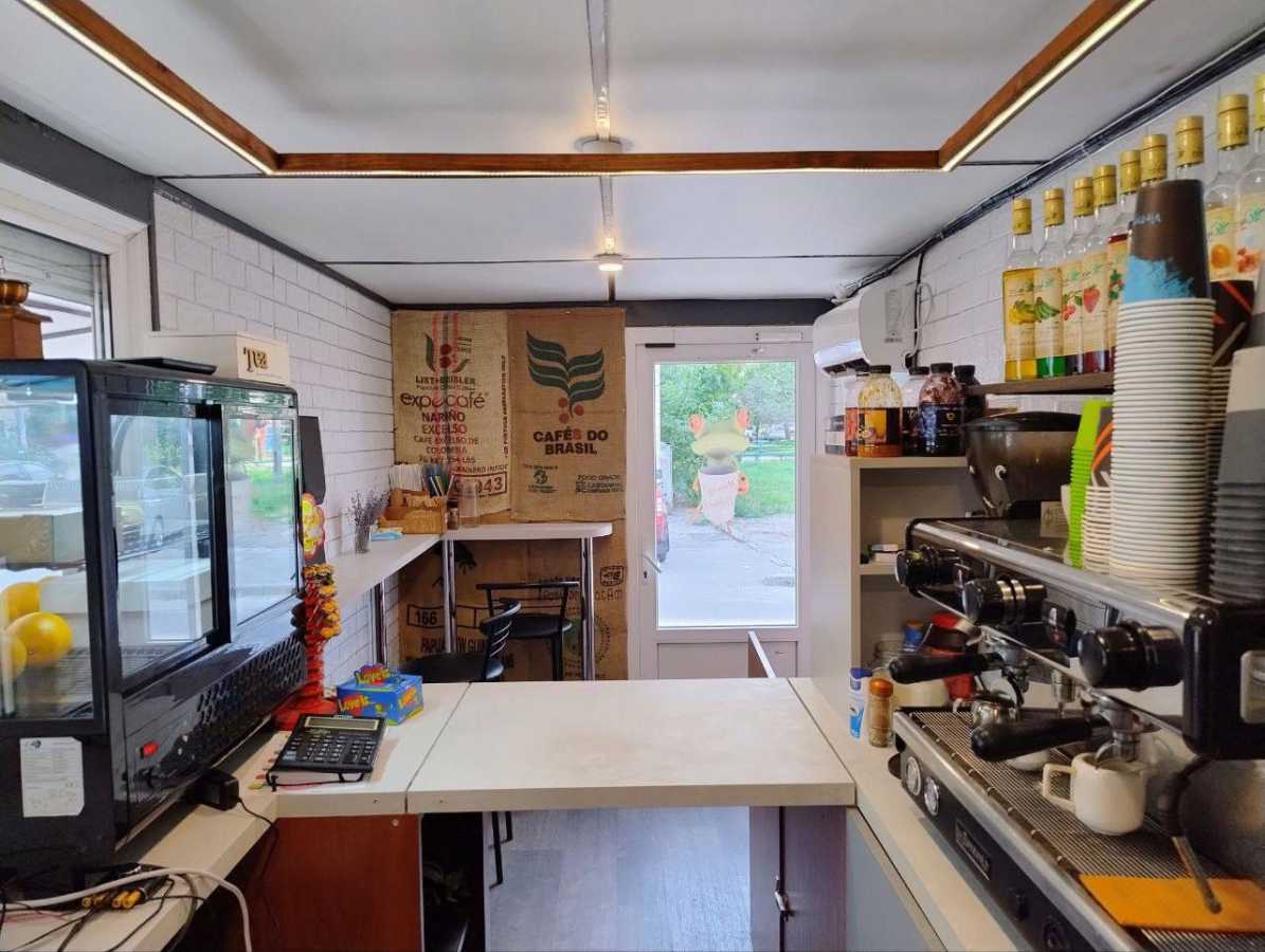 Оренда магазину 12 м², Анни Ахматової вул., 14Б