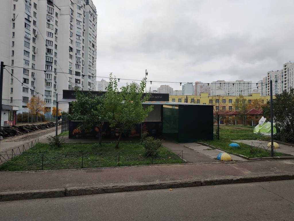 Оренда магазину 12 м², Анни Ахматової вул., 14Б