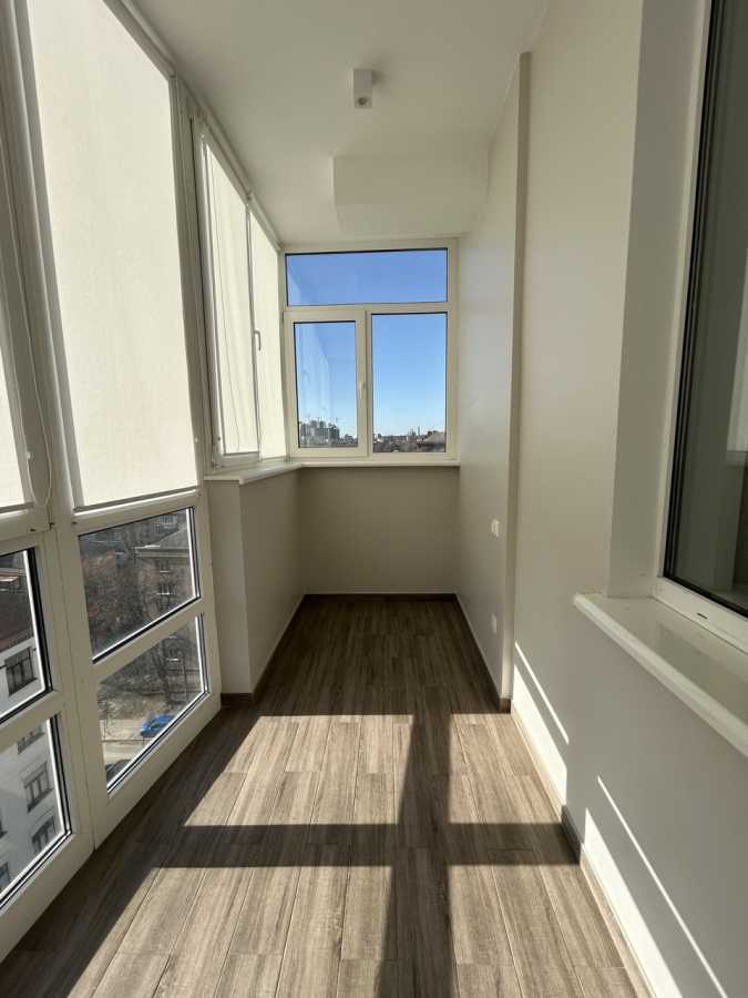 Продаж 3-кімнатної квартири 101 м², Кирило-Мефодіївська вул., 2