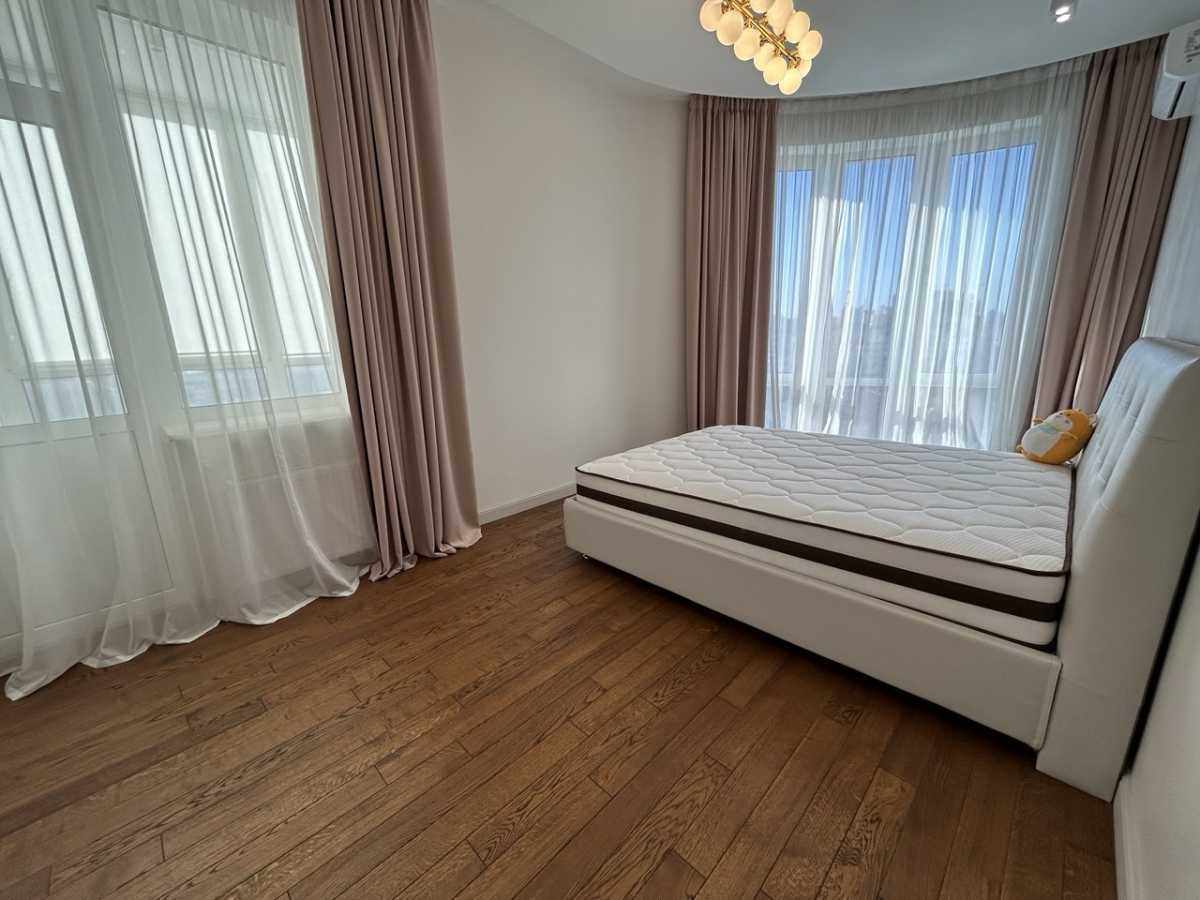 Продаж 3-кімнатної квартири 101 м², Кирило-Мефодіївська вул., 2