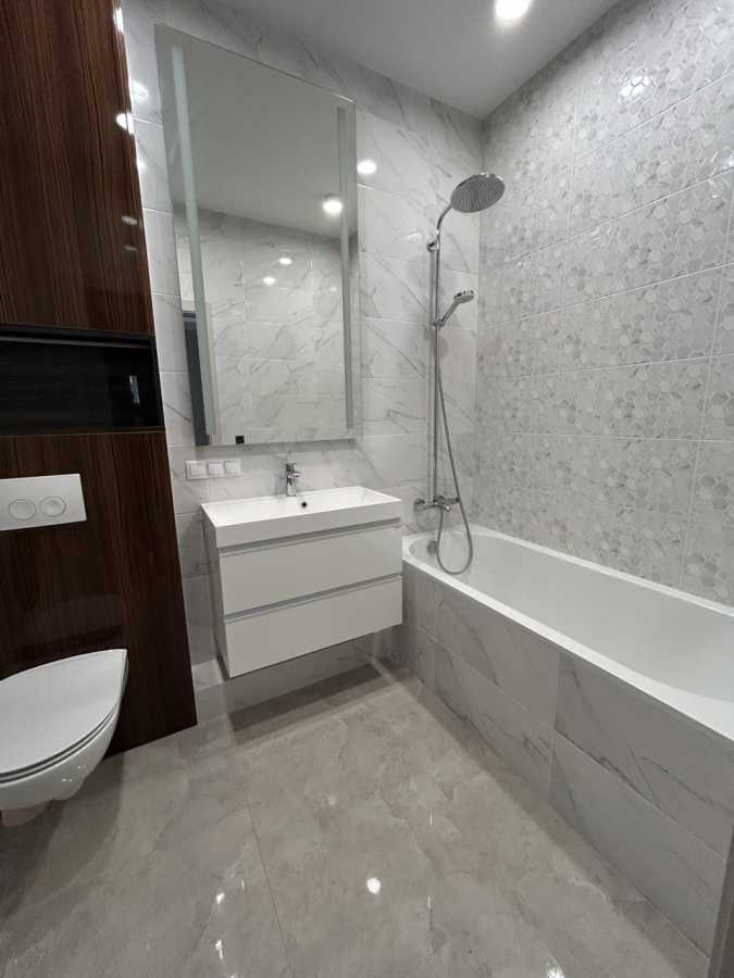 Продаж 3-кімнатної квартири 101 м², Кирило-Мефодіївська вул., 2