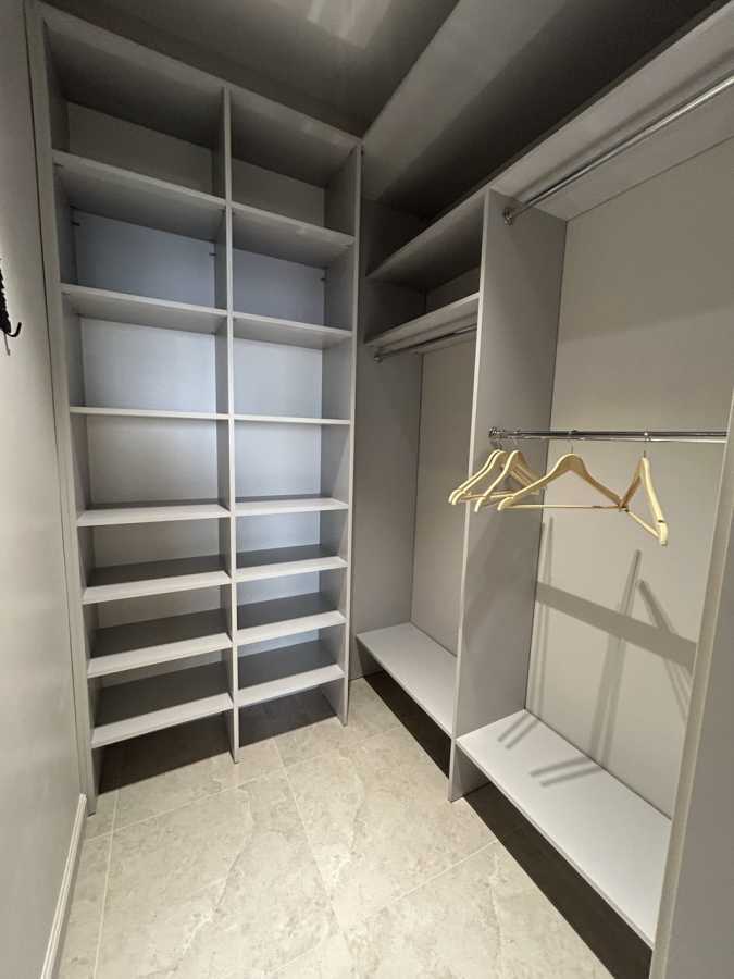 Продаж 3-кімнатної квартири 101 м², Кирило-Мефодіївська вул., 2