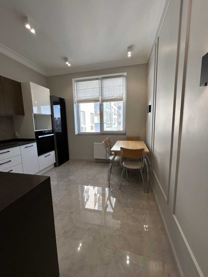 Продаж 3-кімнатної квартири 101 м², Кирило-Мефодіївська вул., 2