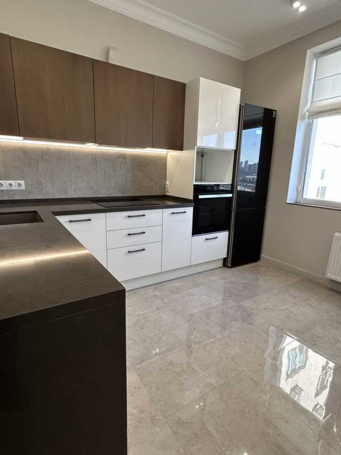 Продаж 3-кімнатної квартири 101 м², Кирило-Мефодіївська вул., 2