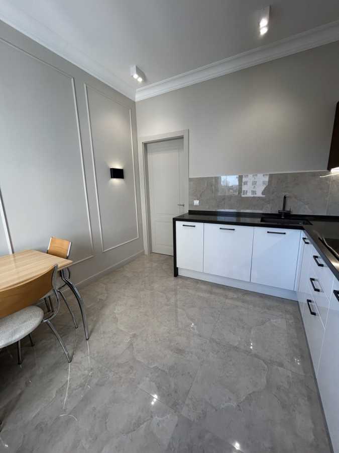 Продаж 3-кімнатної квартири 101 м², Кирило-Мефодіївська вул., 2