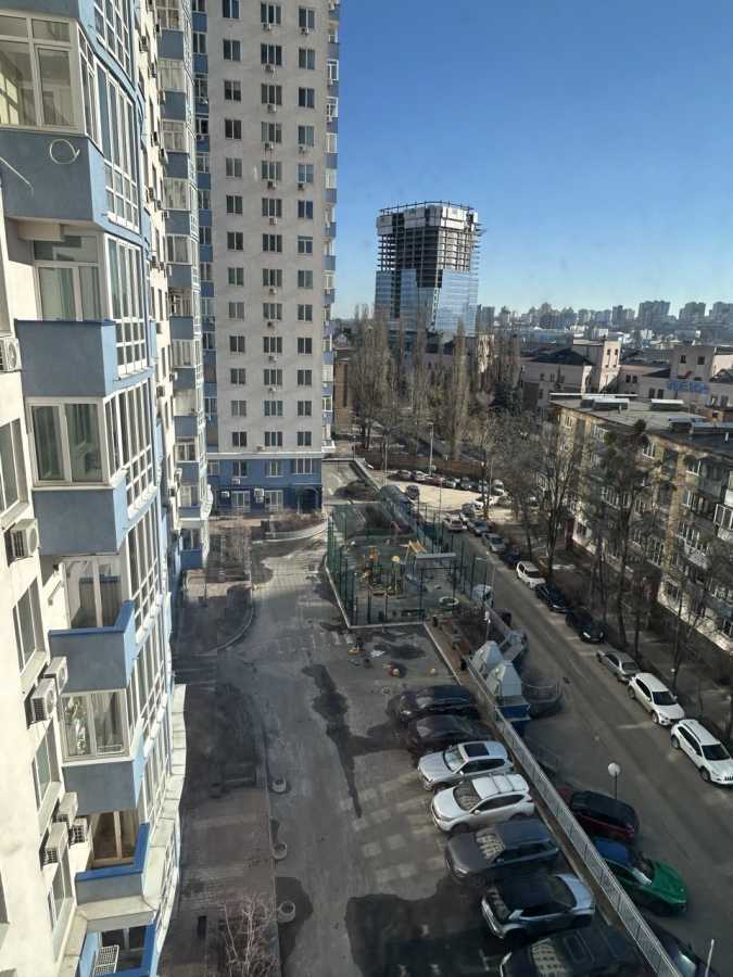 Продаж 3-кімнатної квартири 101 м², Кирило-Мефодіївська вул., 2