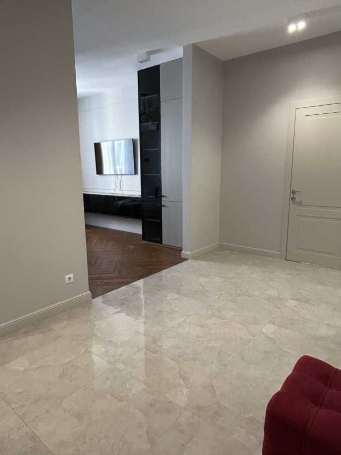 Продаж 3-кімнатної квартири 101 м², Кирило-Мефодіївська вул., 2