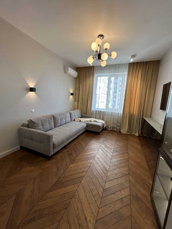 Продаж 3-кімнатної квартири 101 м², Кирило-Мефодіївська вул., 2