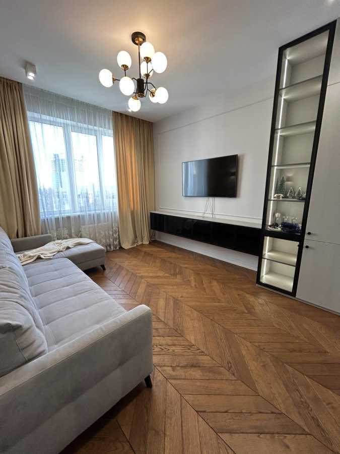 Продаж 3-кімнатної квартири 101 м², Кирило-Мефодіївська вул., 2